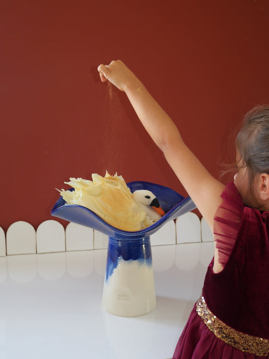 Modèle en stock - La Coupe est pleine – coupe de fruits blanc et émaillée en bleu - version M