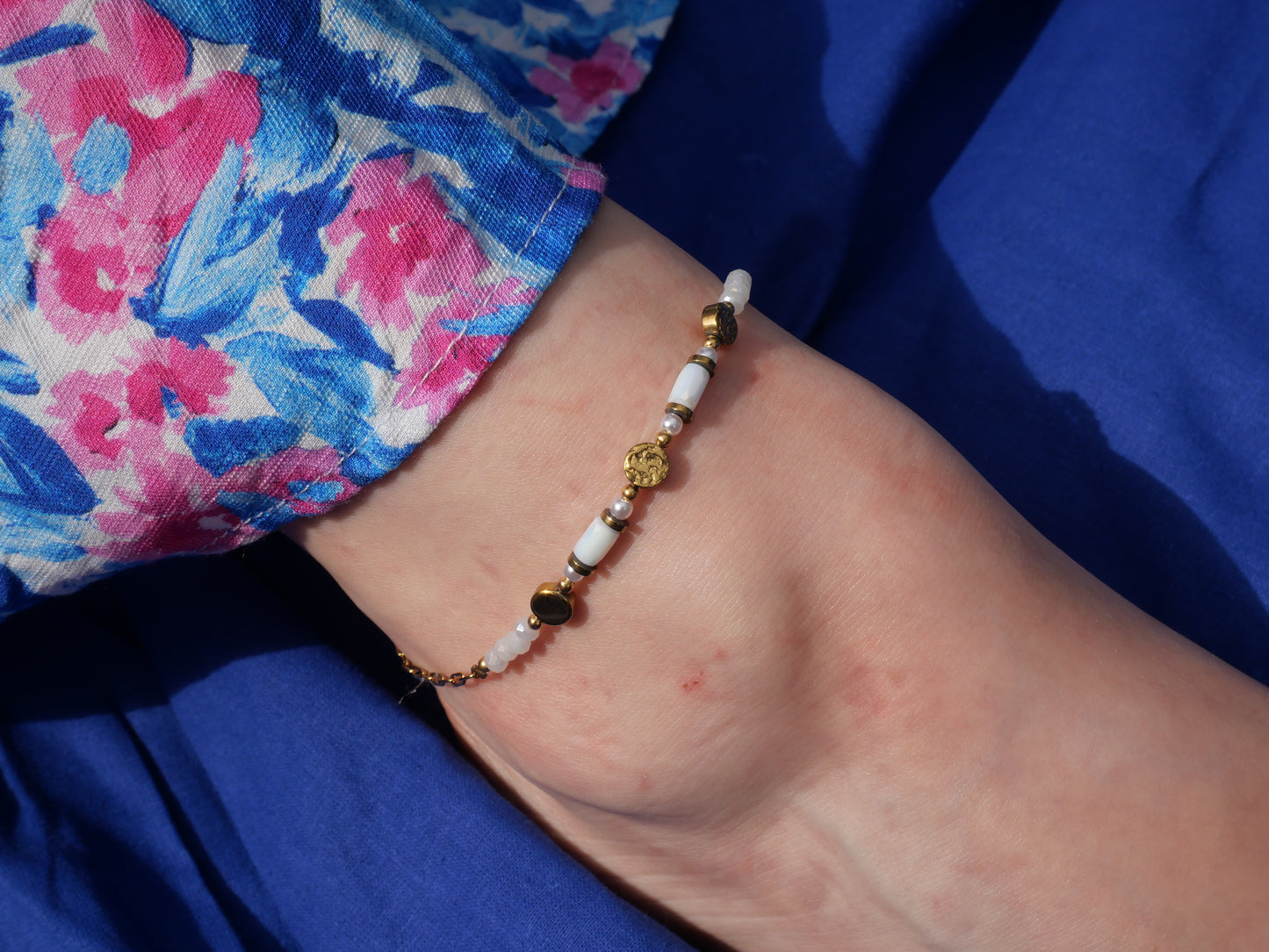 Bracelet de cheville Perles blanches & dorées — Acier inoxydable
