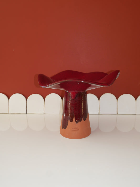 Modèle en stock - La Coupe est pleine – coupe de fruits en terre cuite émaillée rouge profond brillant - version M