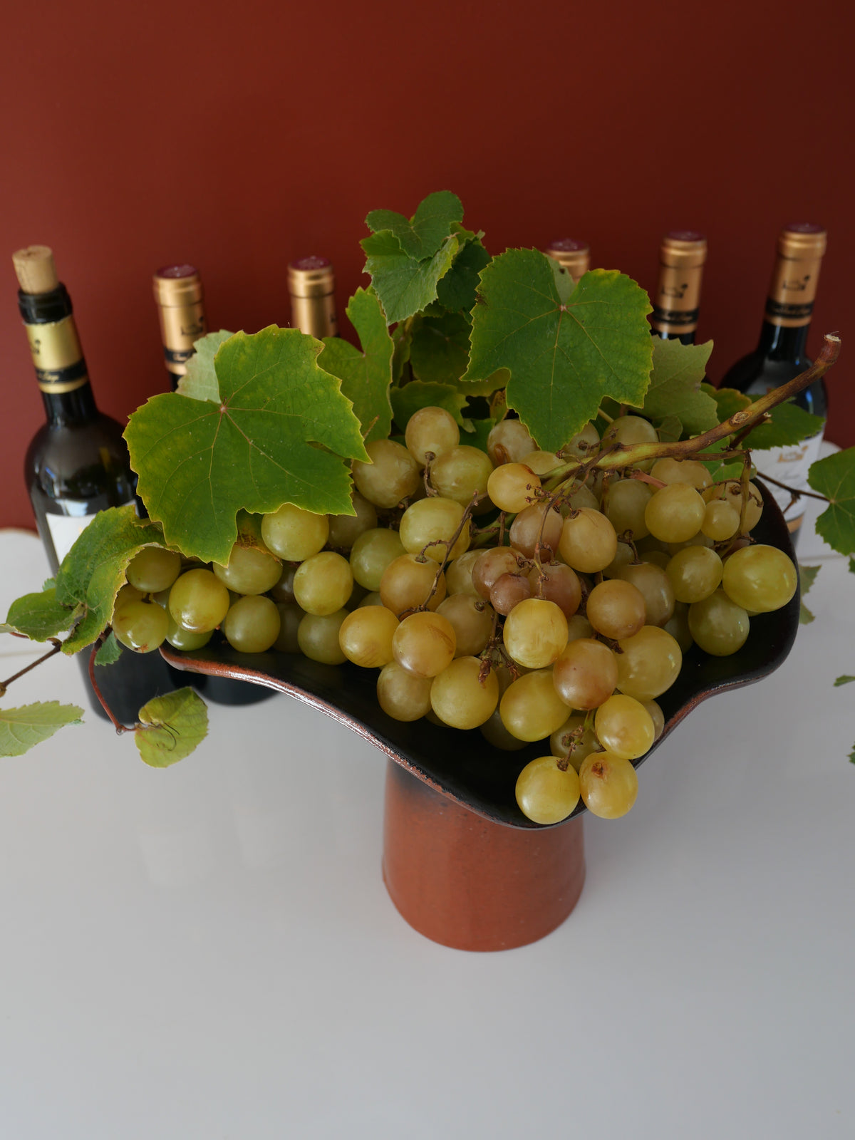 Modèle en stock - La Coupe est pleine – coupe de fruits "La paysanne" en terre cuite et émail cendré - version M