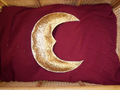 Grande lune murale avec petit nez en tissu pailleté – faite main – Coloris Or / Rose