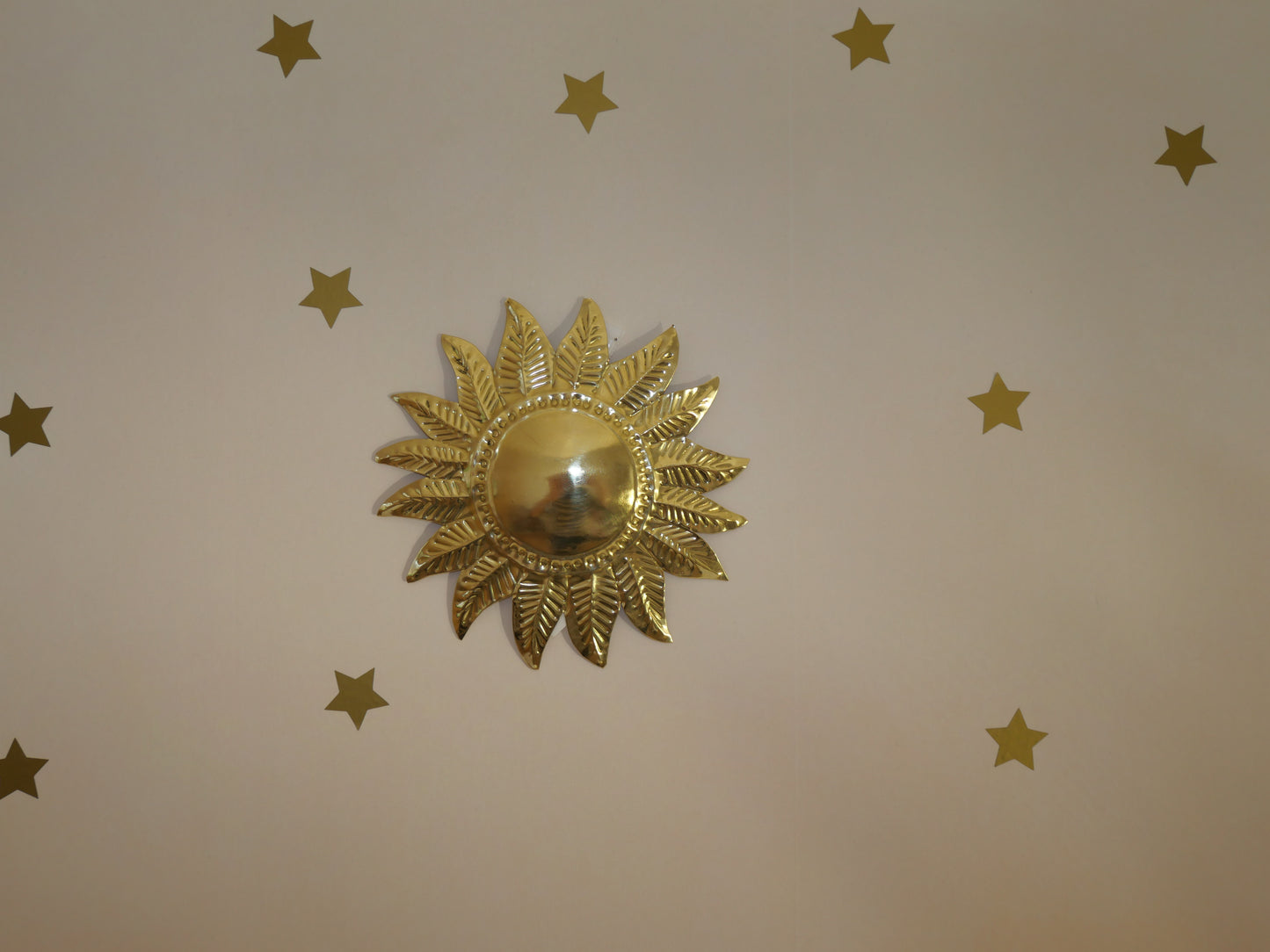 Soleil mural en laiton – fait main