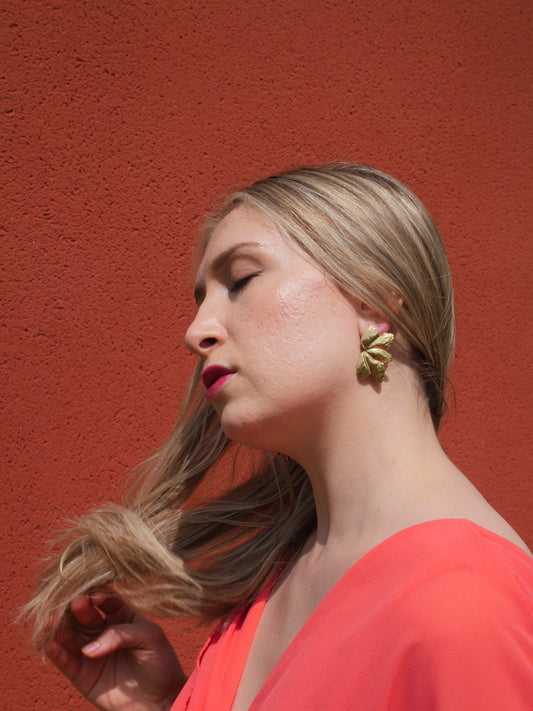 Boucles d’oreilles Fleur dorée — Acier inoxydable