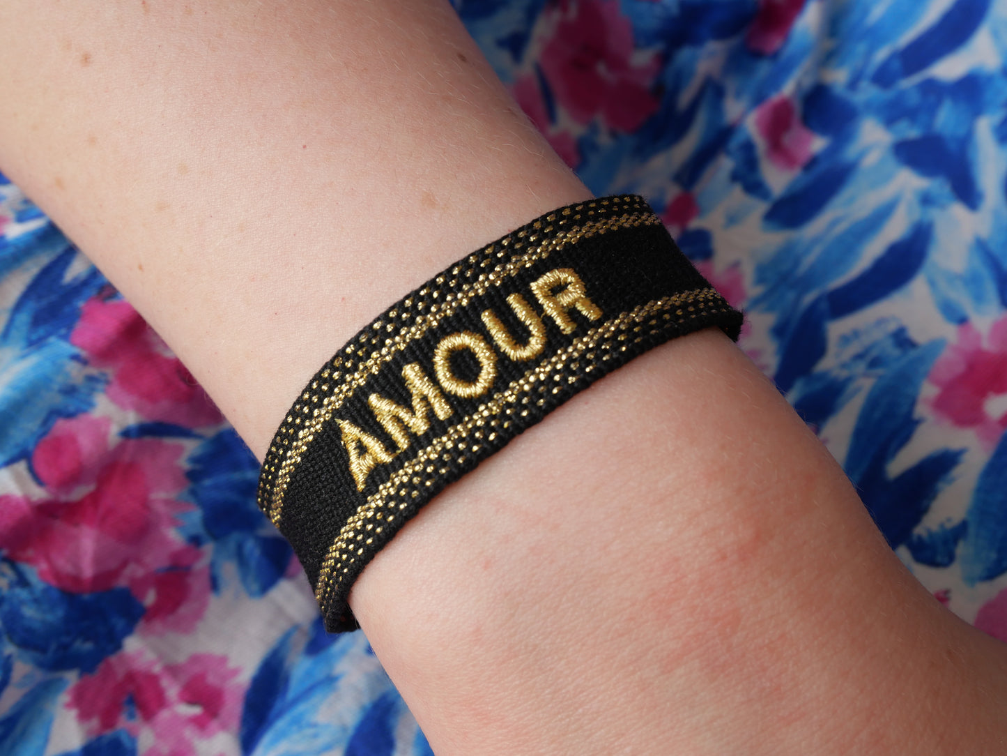 Bracelet tissé AMOUR — Plusieurs coloris