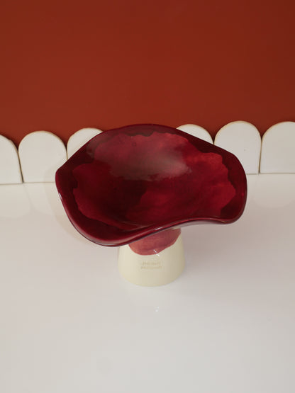 Modèle en stock - La Coupe est pleine – coupe de fruits sur pied émaillée blanc & bordeaux brillant - version S