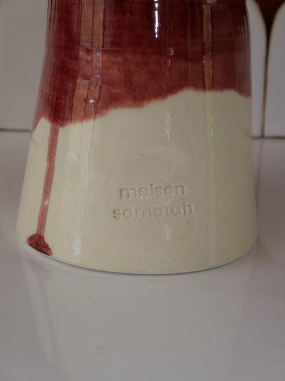 Modèle en stock - La Coupe est pleine – coupe de fruits sur pied émaillée blanc & bordeaux brillant - version S
