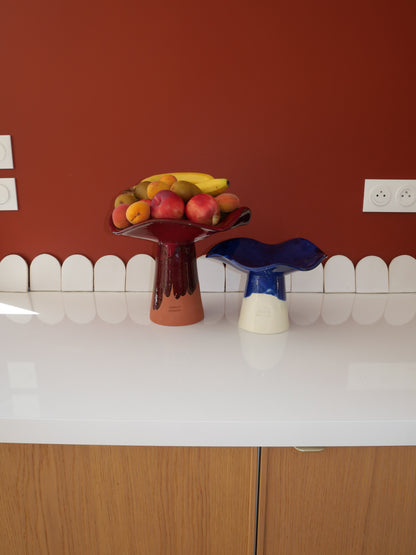 Modèle en stock - La Coupe est pleine – coupe de fruits en terre cuite émaillée rouge profond brillant - version M