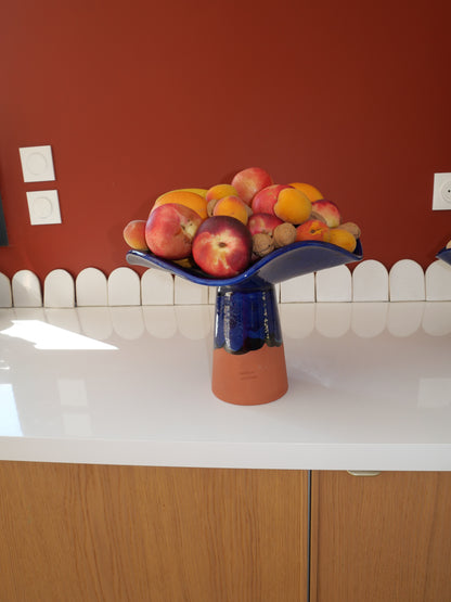Modèle en stock - La Coupe est pleine – coupe de fruits en terre cuite émaillée bleu brillant - version M