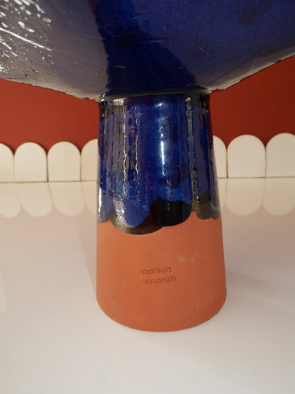 Modèle en stock - La Coupe est pleine – coupe de fruits en terre cuite émaillée bleu brillant - version M