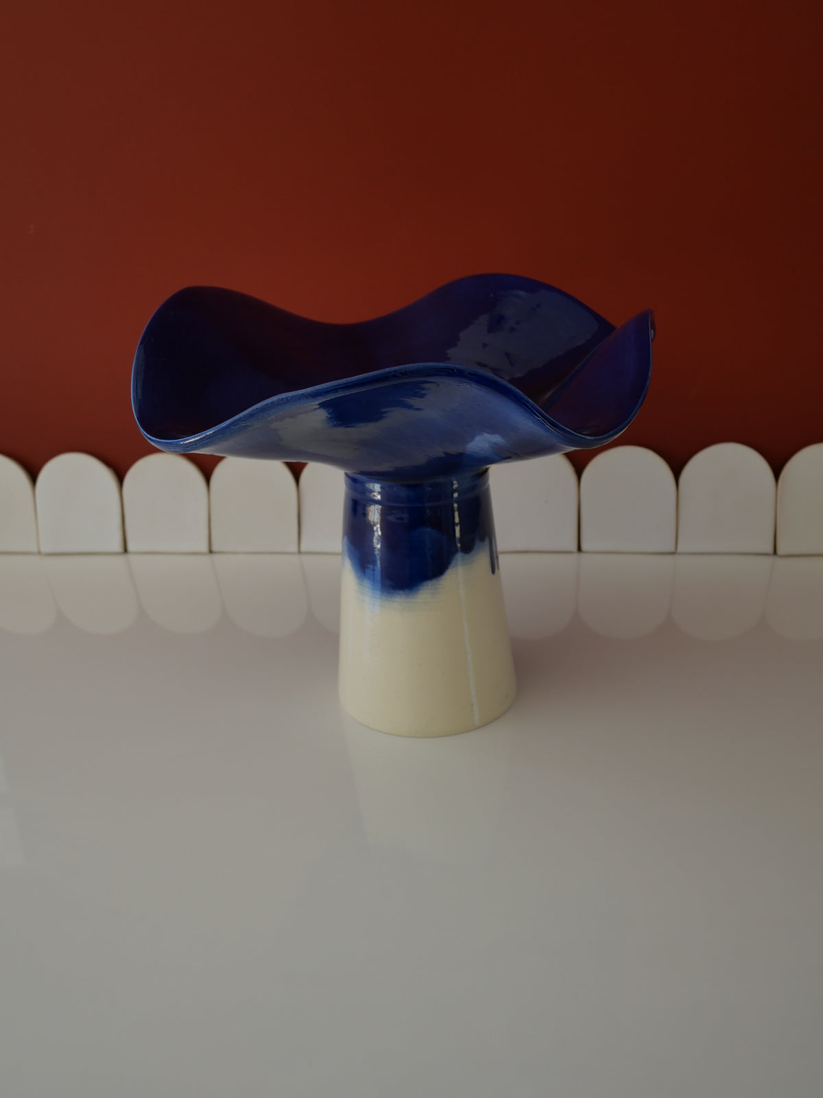 Modèle en stock - La Coupe est pleine – coupe de fruits blanc et émaillée en bleu - version M