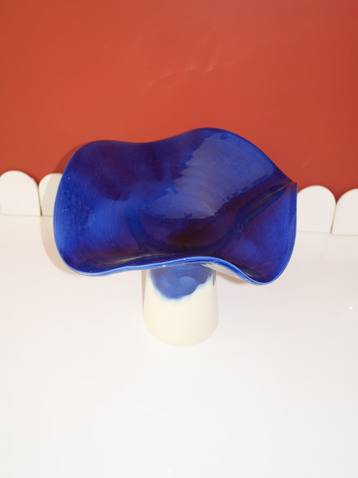 Modèle en stock - La Coupe est pleine – coupe de fruits blanc et émaillée en bleu - version M