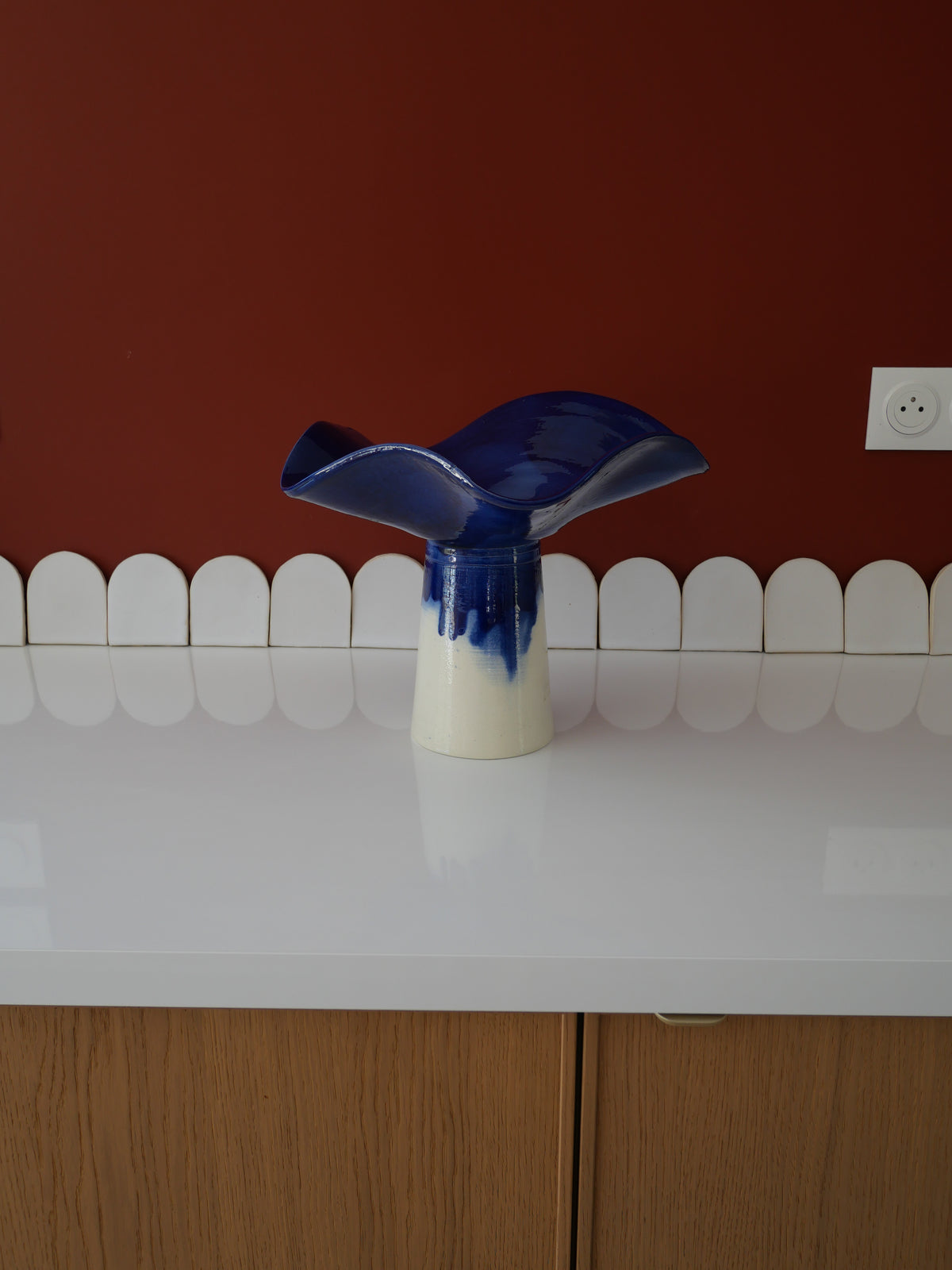 Modèle en stock - La Coupe est pleine – coupe de fruits blanc et émaillée en bleu - version M
