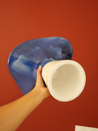 Modèle en stock - La Coupe est pleine – coupe de fruits blanc et émaillée en bleu - version M
