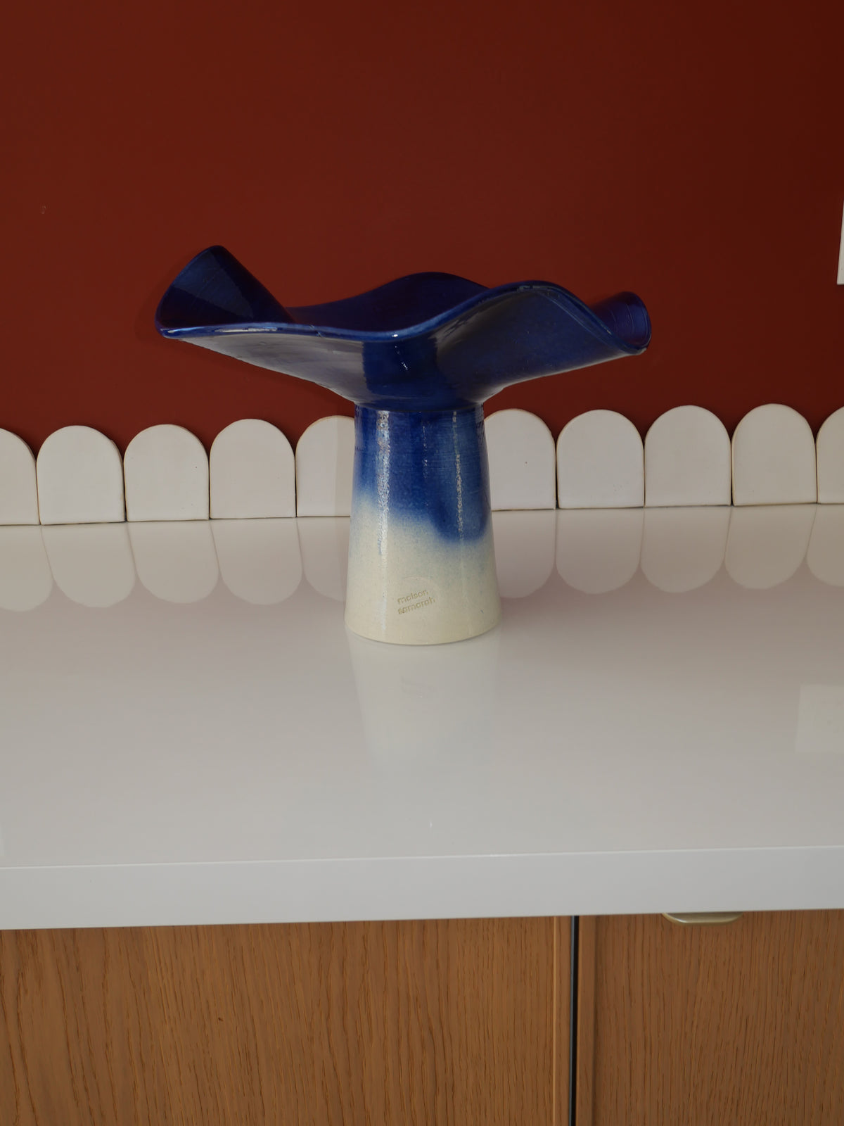 Modèle en stock - La Coupe est pleine – coupe de fruits blanc et émaillée en bleu - version M