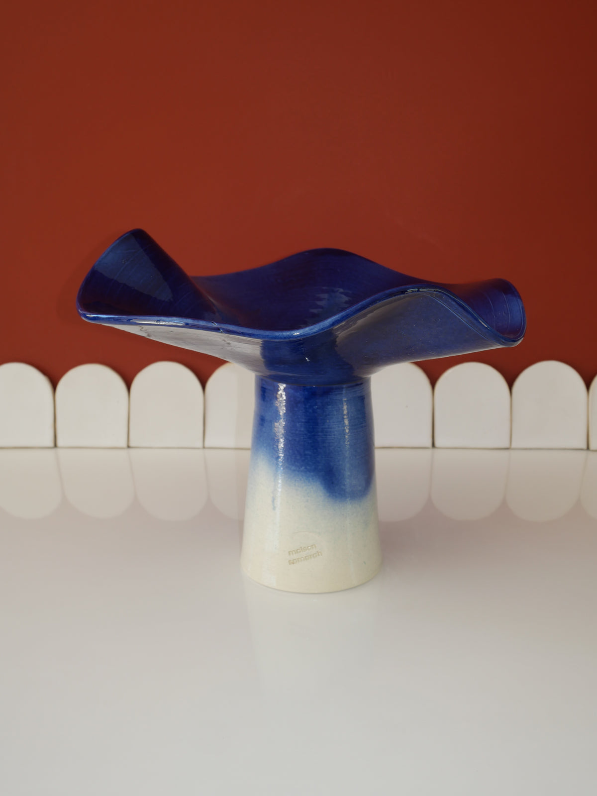 Modèle en stock - La Coupe est pleine – coupe de fruits blanc et émaillée en bleu - version M