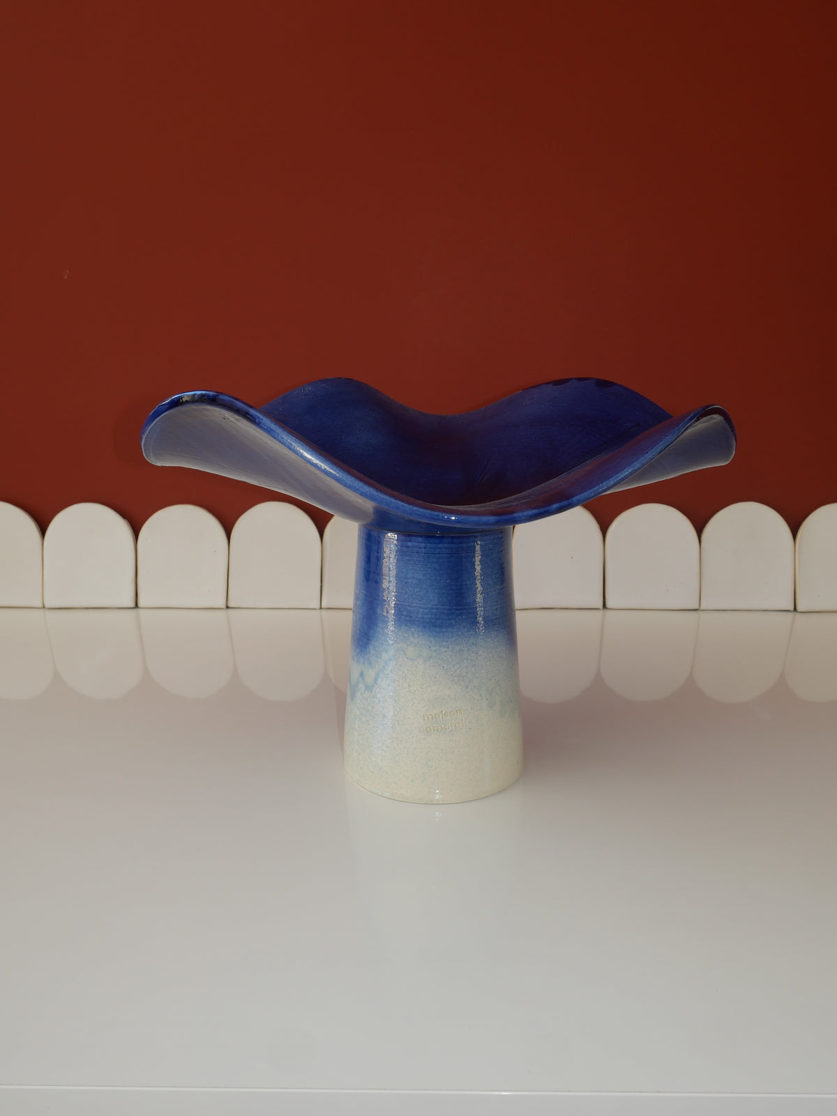 Modèle en stock - La Coupe est pleine – coupe de fruits blanc et émaillée en bleu - version M