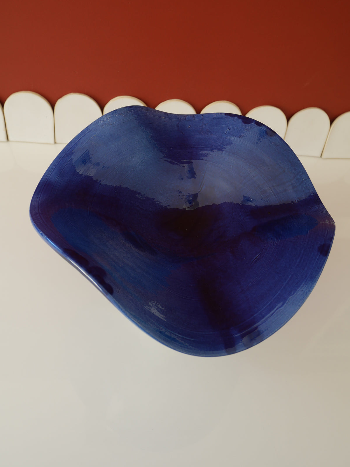 Modèle en stock - La Coupe est pleine – coupe de fruits blanc et émaillée en bleu - version M